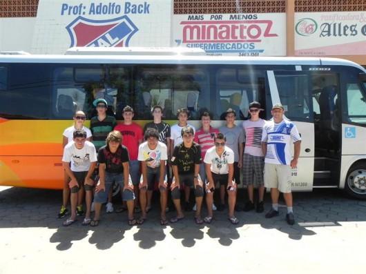 Equipe de Forquilhinha participa de torneio de futebol em Osório (RS)