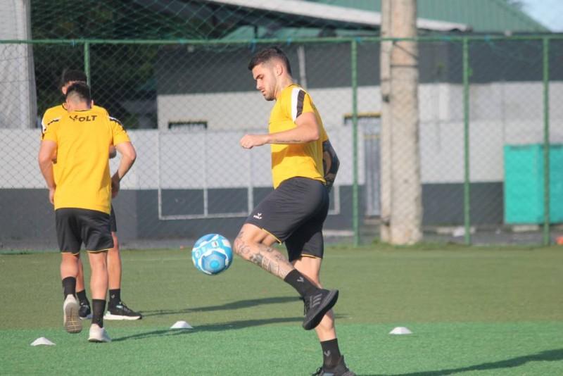 Criciúma enfrenta o Vitória na noite deste domingo