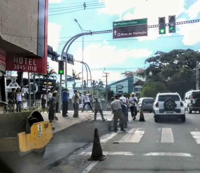 Asfalto reconstituído na esquina da Centenário com a Joaquim Nabuco