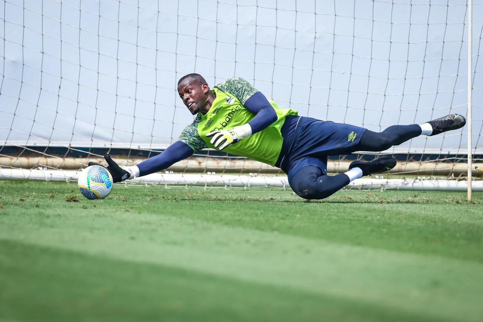 Zé Ricardo elogia Caíque, goleiro que deve ser anunciado pelo Criciúma