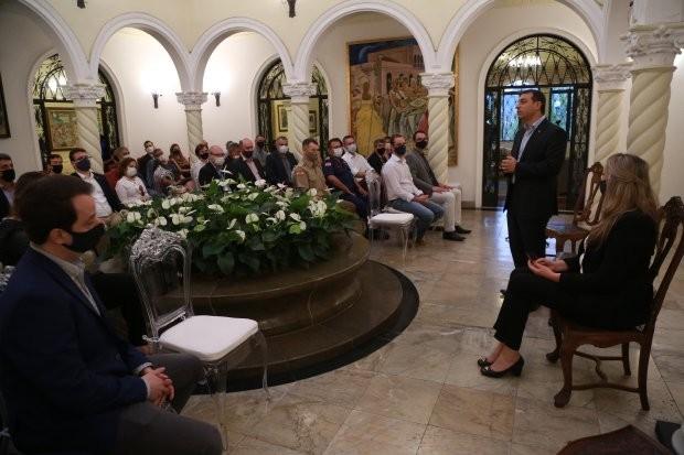 Carlos Moisés coloca secretariado à disposição de Daniela Reinehr e pede continuidade do trabalho