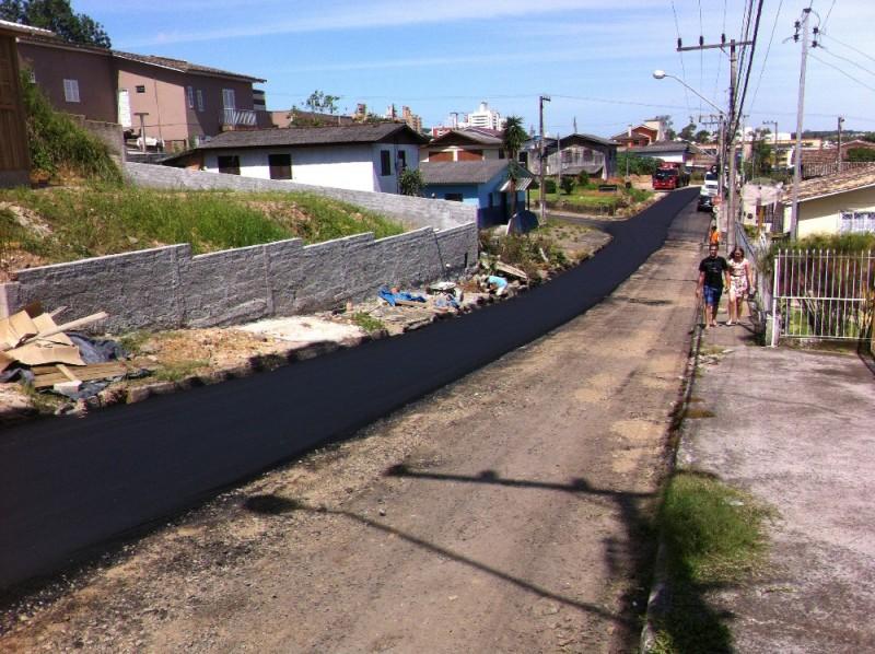 Obra na rua José Scotti, próximo à Polícia Federal, é retomada