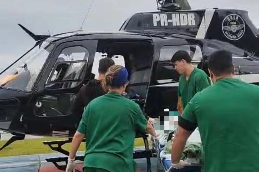 Colisão traseira deixa duas pessoas em estado grave na BR-101