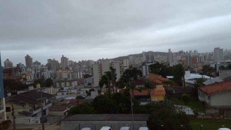 Frente fria chega ao Sul catarinense com ventos de 75km/h