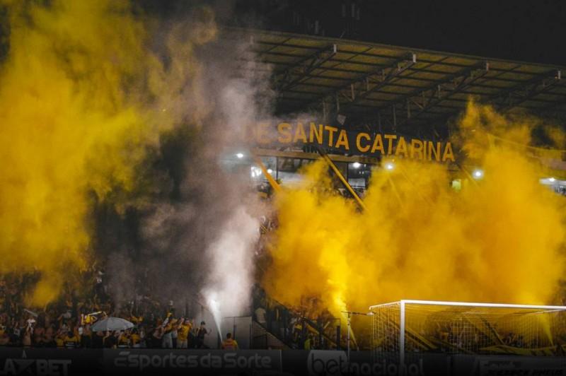 Fumaça que coloriu o estádio Heriberto Hülse é livre de glúten