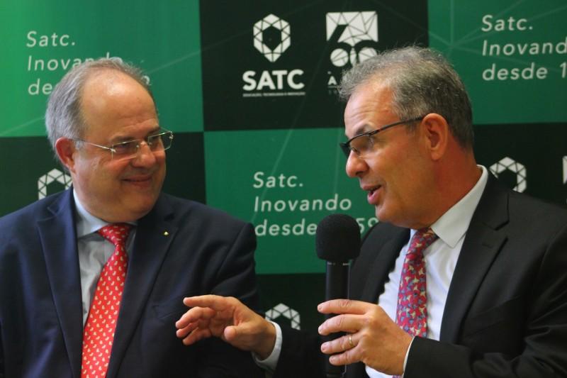Ministro de Minas e Energia conhece projeto inovador da Satc