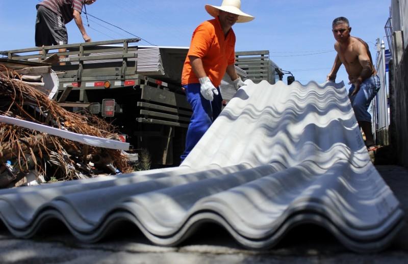 Após decreto de emergência prefeitura distribui mais de 2,2 mil telhas