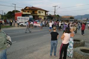 Protesto pretende fechar rodovia SC-438 em Gravatal