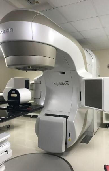 Pacientes começam a utilizar o novo acelerador linear do Hospital São José 