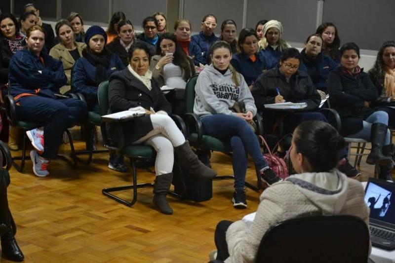 Profissionais da Educação Infantil recebem formação 