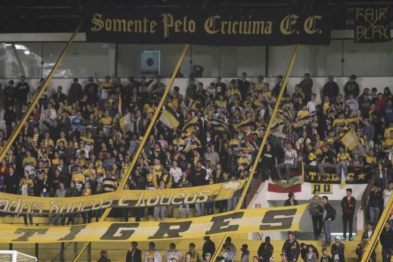 Torcida Os Tigres se pronuncia sobre homenagens à Chape