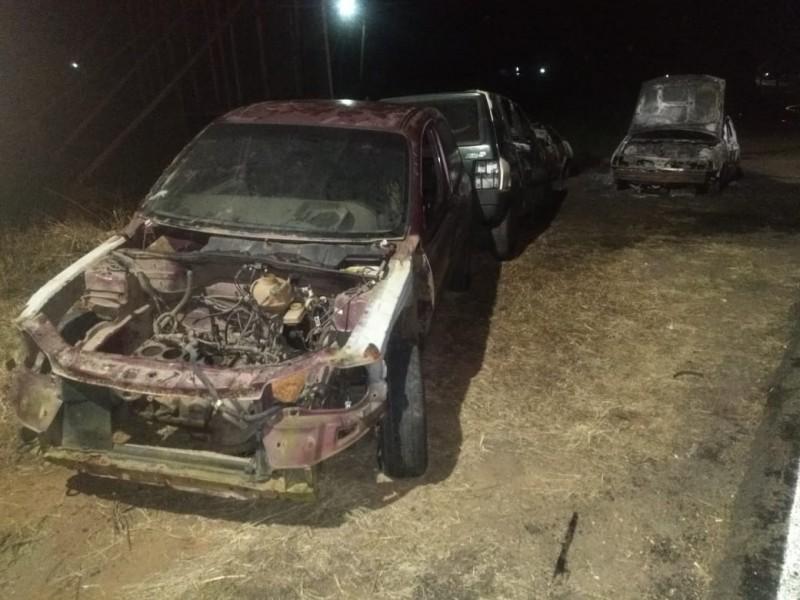 Incêndio destrói três carros em Santa Rosa do Sul