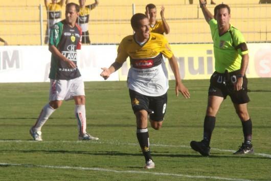 Atlético Paranaense quer levar Roni
