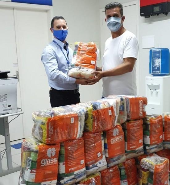 Ao som de Raul Seixas, live solidária arrecada mais de 800 quilos de mantimentos