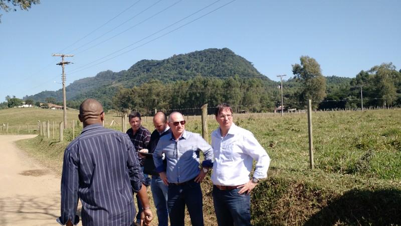Terrenos para a construção do Case são analisados por técnicos de Florianópolis