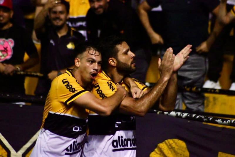 Com gol de zagueiro estreante, Criciúma volta a vencer