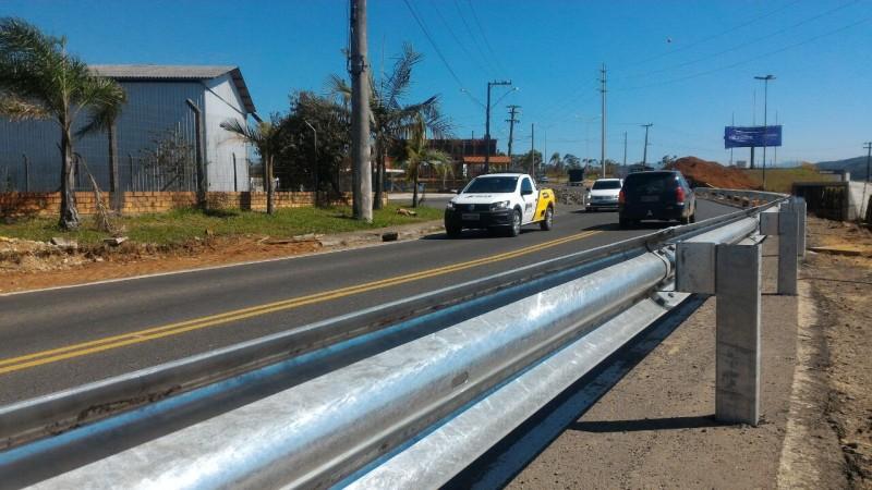 VÍDEO: Obras entre Criciúma e Içara ganham defesas metálicas 