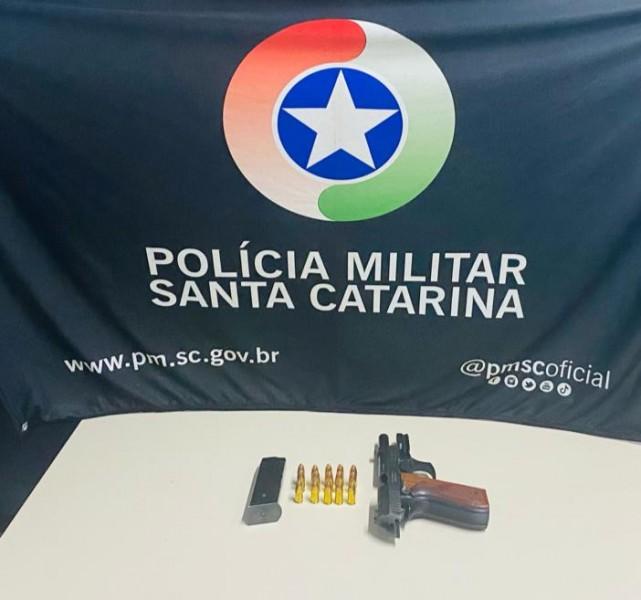 Homem é preso com arma de fogo no Centro de Criciúma 