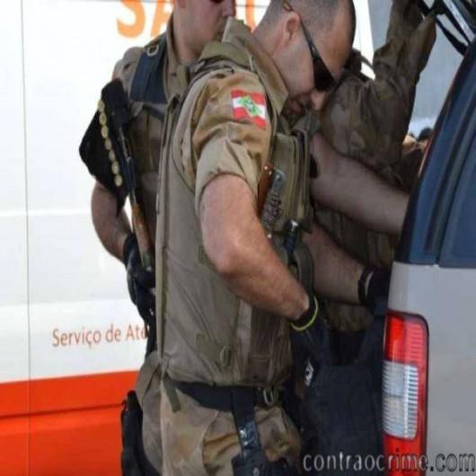 Briga entre vizinhos resulta em dois policiais feridos