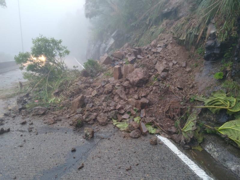 Nova queda de barreira prejudica trânsito na Serra do Rio do Rastro
