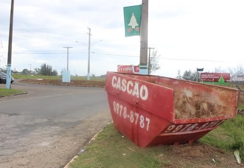 Caçambas para coleta de lixo são distribuídas no Rincão
