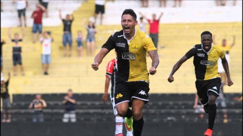 Élvis, Lucas Coelho e Maicon ainda na mira