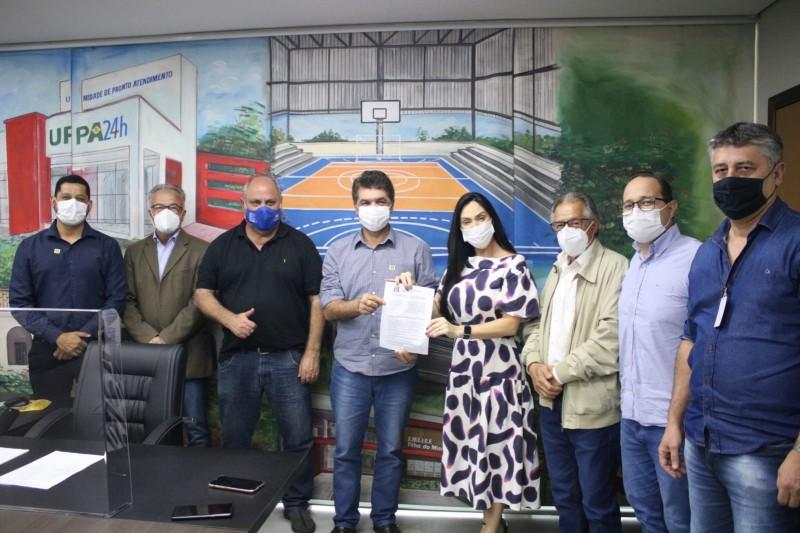 Geovania de Sá entrega recursos para entidades de Criciúma