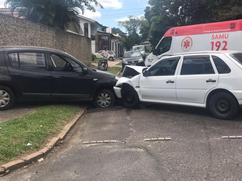 Acidente de trânsito no bairro Pio Corrêa deixa duas pessoas feridas