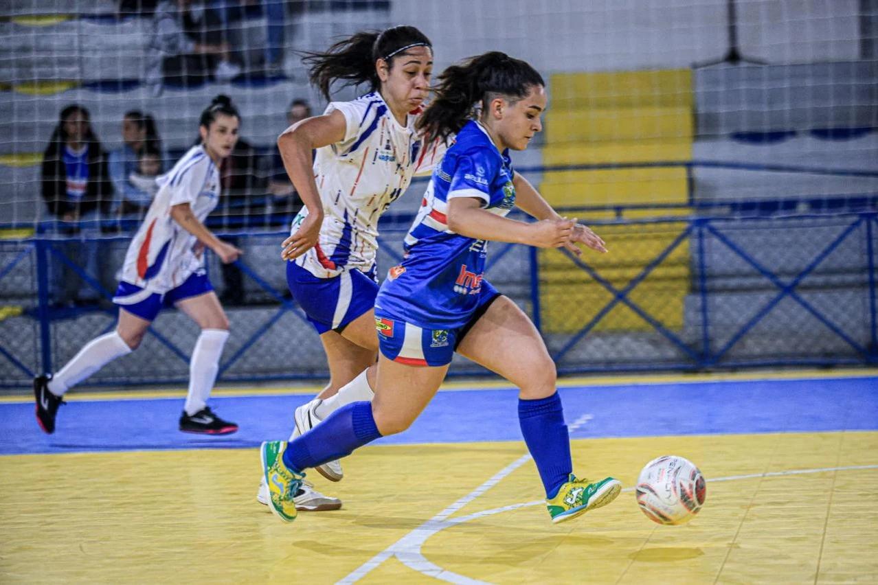 Equipe de futsal feminino de Siderópolis disputa os Jasc em Concórdia