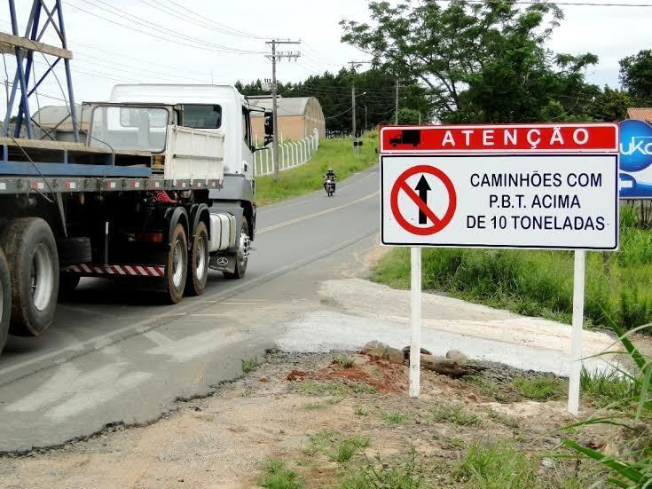 Autuação de caminhões na área central de Içara inicia dia 1º