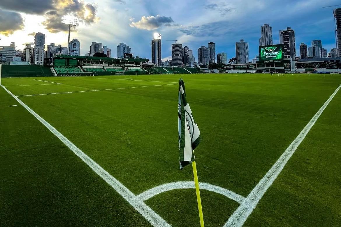 CBF define arbitragem para Goiás e Criciúma