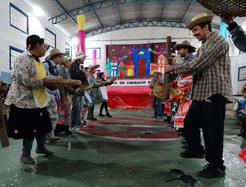 Arraial da Apae de Criciúma homenageia Rei do Baião