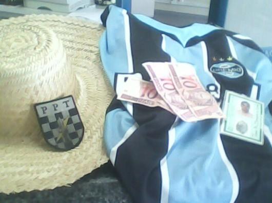Ladrão com camisa do Grêmio assalta farmácia no Centro