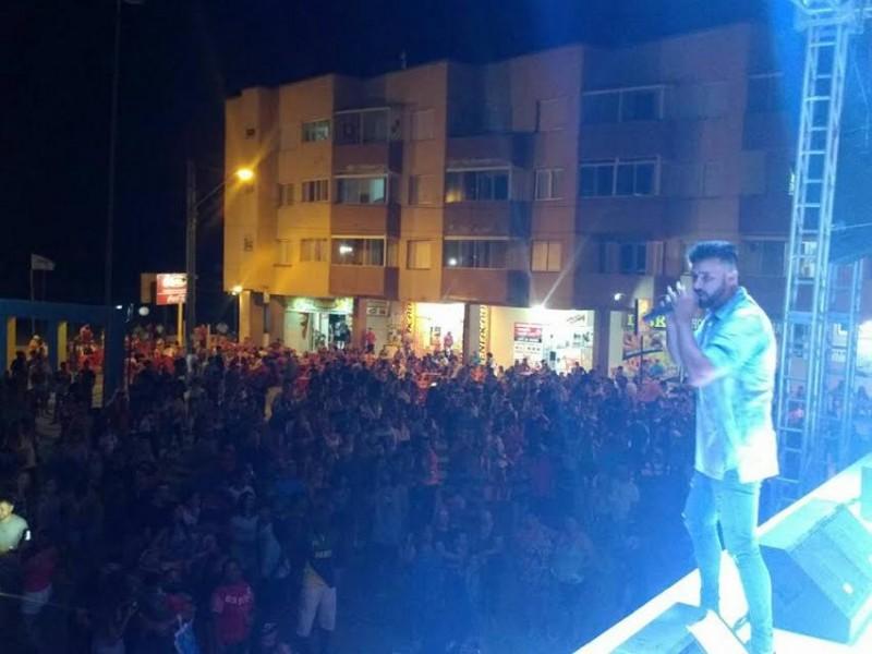 Fim de semana com dois shows em Balneário Arroio do Silva 