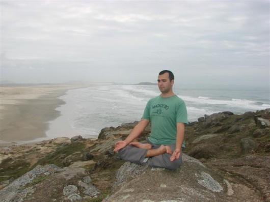 Meditar melhora a concentração e proporciona equilíbrio no dia-a-dia