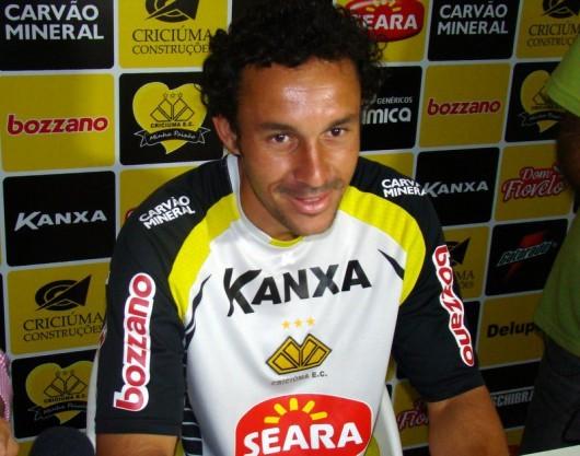 “Se o técnico optar me colocar no jogo, estarei pronto”