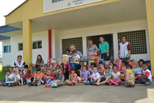Creches e escolas municipais ganham novos brinquedos e material didático