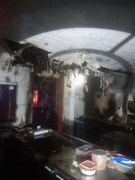 Lanchonete pega fogo e mobiliza bombeiros em Passo de Torres