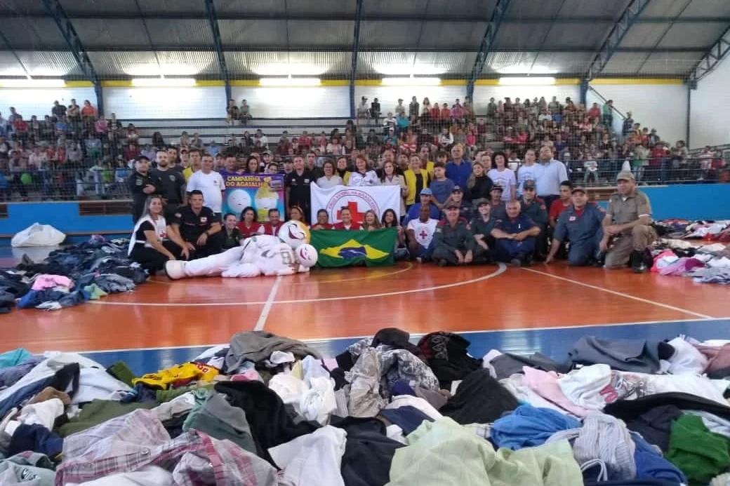 Cruz Vermelha e Equipe Multi-Institucional realizam a campanha 'Frio Dói, Doe Calor'