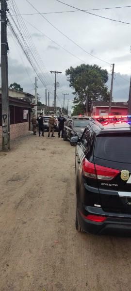 Araranguá: operação policial resulta em duas prisões por tráfico de drogas