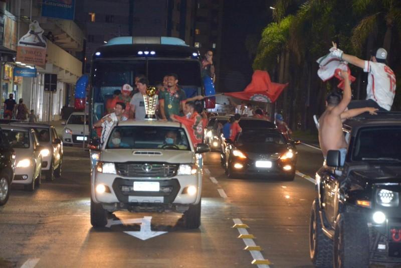 Confira em fotos e vídeos como foi a comemoração do Próspera pelas ruas de Criciúma