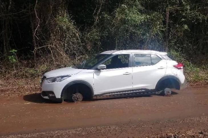 Veículo roubado em Criciúma é encontrado sem os quatro pneus