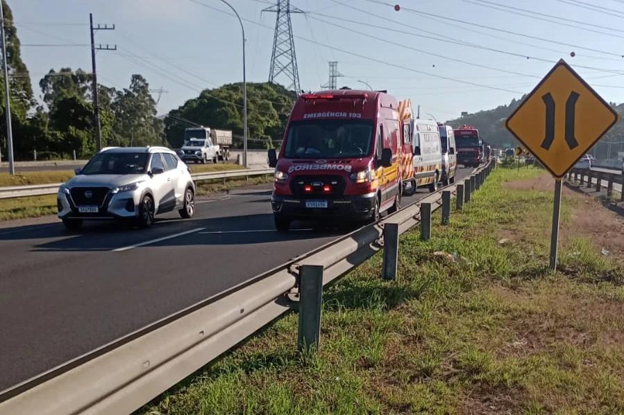 Motociclista fica ferido em acidente na BR-101