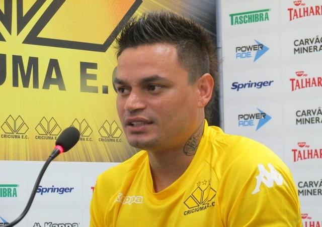 Fábio Ferreira comemora reestreia com o pé direito no Tigre