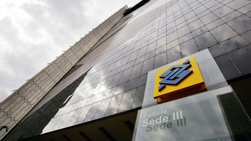 Bancos abrem em horário especial nesta terça-feira 