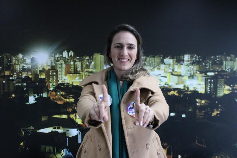 Em Nova Veneza, Ângela Ghislandi é eleita primeira mulher prefeita