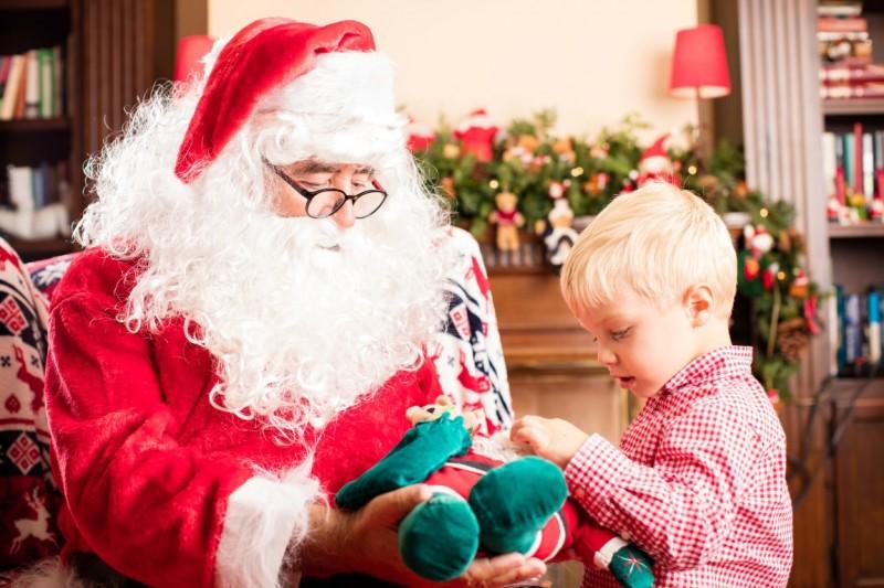 Papai e Mamãe Noel chegam neste sábado no Center Shopping