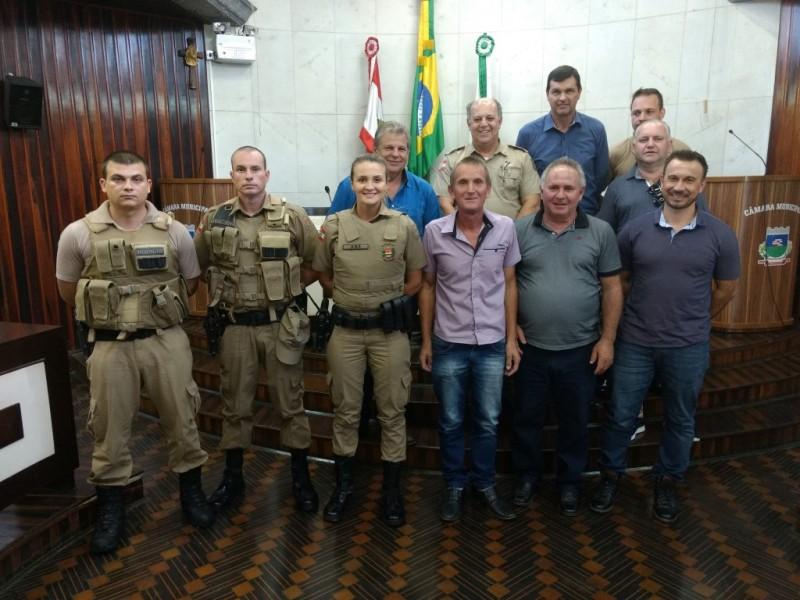 Novos policiais são apresentados no Legislativo