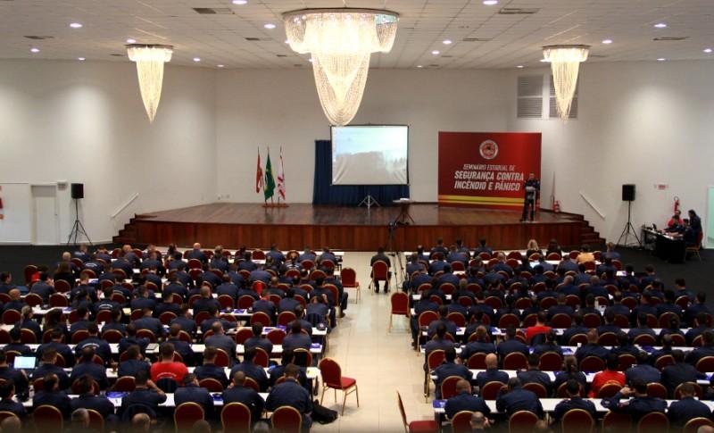 Corpo de Bombeiros realiza workshop para comunidade de segurança contra incêndio