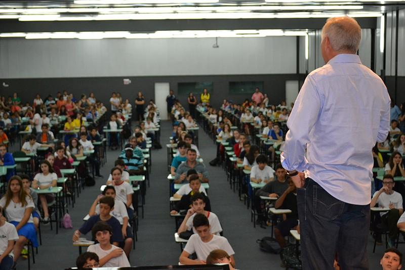 Mais de 350 alunos participam da segunda etapa do Prêmio ACIC de Matemática